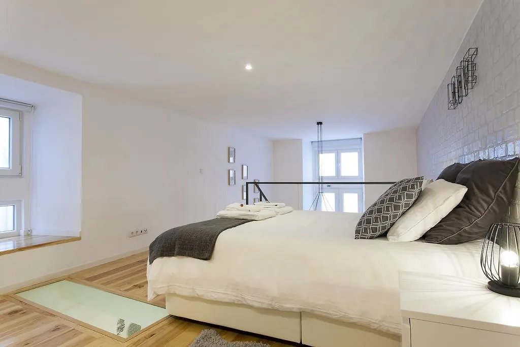 Iconic Tram Views & Loft Living - Loft In Bica-1